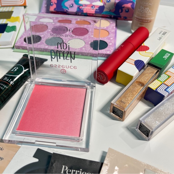 Makeup Bundle set - Picture 5 of 7